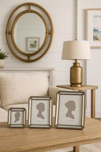 Ornate Photo Frame 4x4 - Gold / White