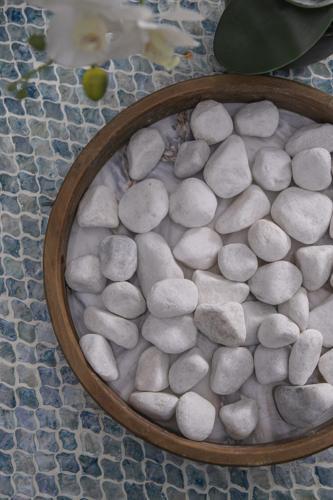 1.2 - 2 Inch Snow White Stone, 5 Lb