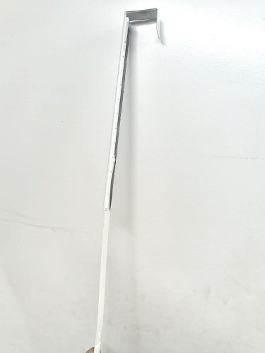 Adjustable Metal Wreath Hanger (White)