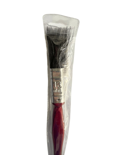 Das 1901 Artist Brush 12mm with flat bristle head for vibrant strokes, seamless blending, and diverse paint mediums.