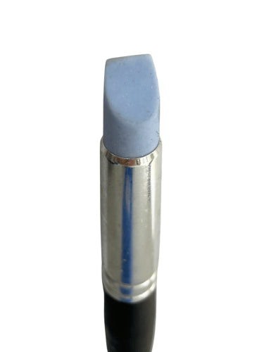 Das Large Blender Cup Chisel brush with rubber tips for precise blending and smooth application in various painting mediums.