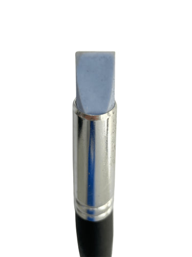 Das Large Blender Flat Chisel artist brush, ideal for blending acrylics, oils, and watercolors with a comfortable rubber grip.