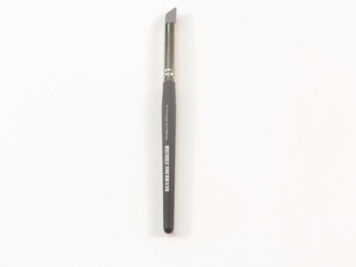 Das Small Blender Angle Chisel brush with rubber tip for blending acrylics, watercolors, and oils; precision and versatility.