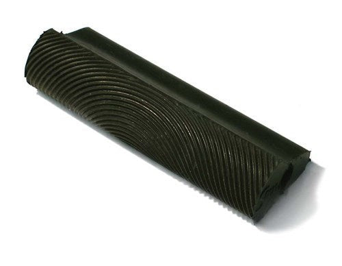 Jo Sonja's Graining Tool, 120 mm long, creates realistic wood grain effects for artists and DIY enthusiasts.