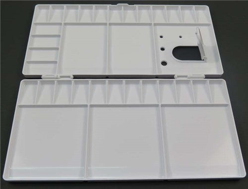 Pe-303 Plastic Palette for artists, featuring multiple wells for paint mixing and a smooth surface for easy blending.