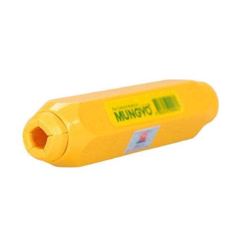Mungyo Chalk Holder securely grips standard round chalk, enhancing comfort and control for artists while reducing mess.
