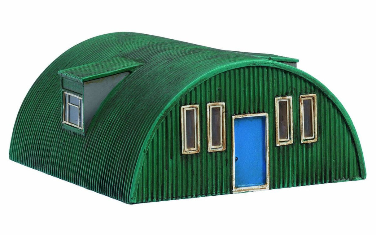 Hornby Corrugated Nissen Hut accessory for model railways, featuring authentic detailing for enhanced realism.