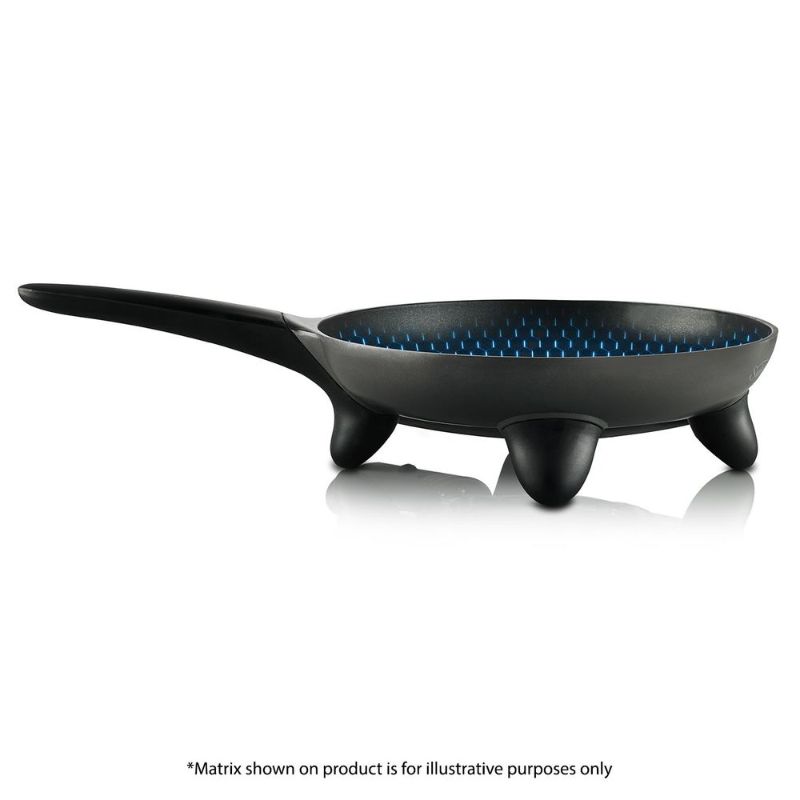 DiamondForce™ 25cm Skillet features a diamond-infused non-stick coating for enhanced durability and versatile cooking options.