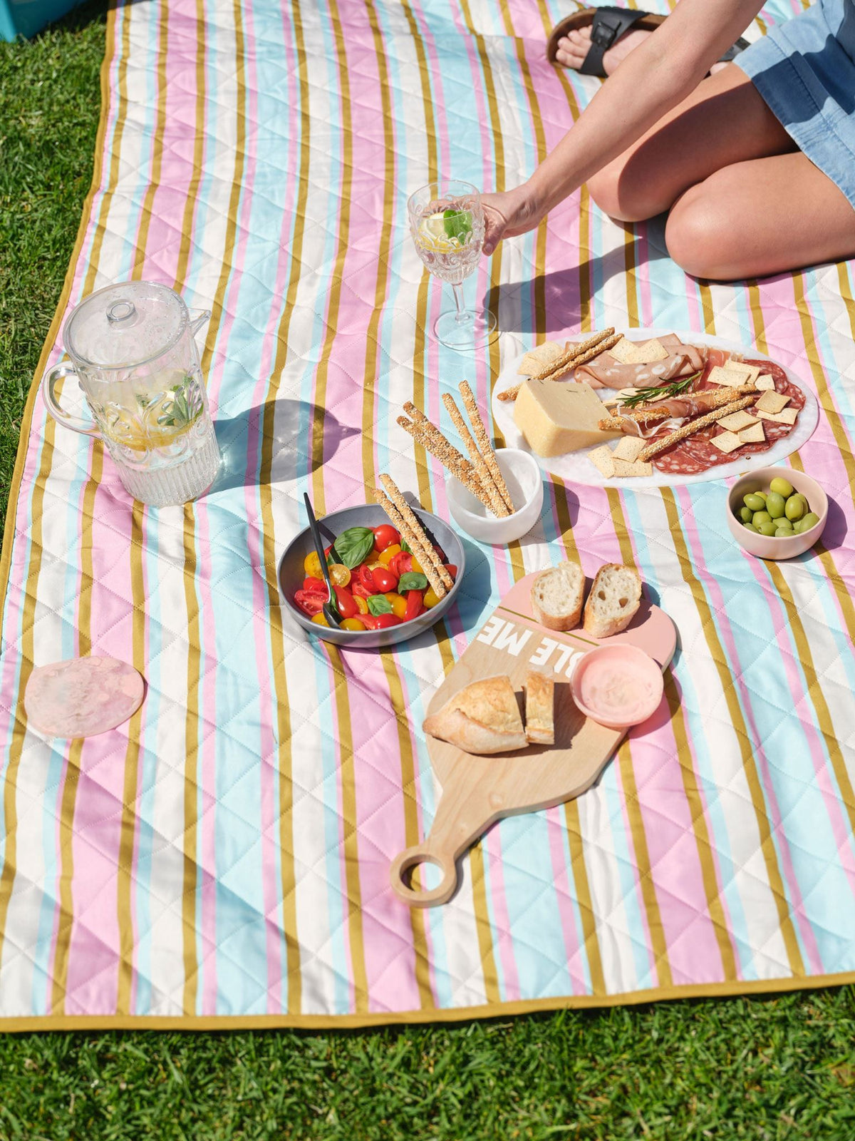 Hottie Sunnie Nibble Me Charcuterie Board - Natural