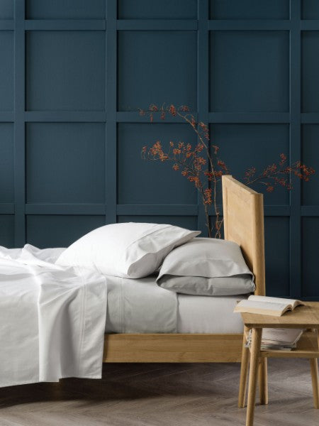 Luxury Californian King Sheets, 1000TC 100% cotton, white, breathable, moisture-wicking, includes flat, fitted sheets, and pillowcases.