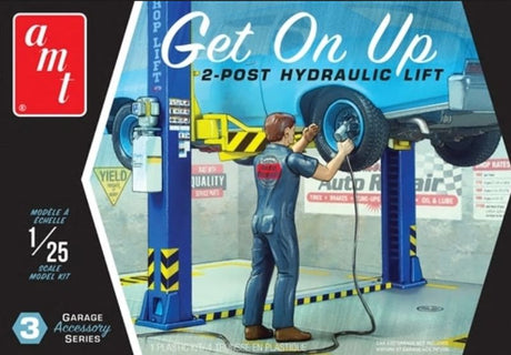 1/25 scale plastic garage accessory kit featuring realistic tools and car parts for detailed model building.