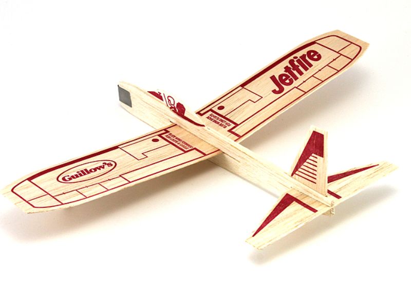 Jetfire Glider model kit made of balsa wood for creative assembly and optimal flight performance. Ideal for all ages.