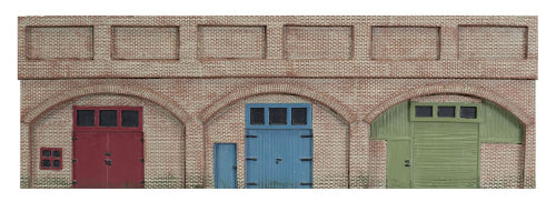 Hornby Low Relief Viaduct with Lockups, detailed model for enhancing railway landscapes with vintage charm.