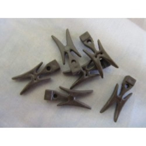 Durable 22mm cleat for securing mooring lines, ideal for all boating enthusiasts and water sports activities.