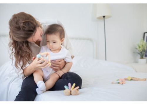 PlanToys - Triangle Clutching Toy
