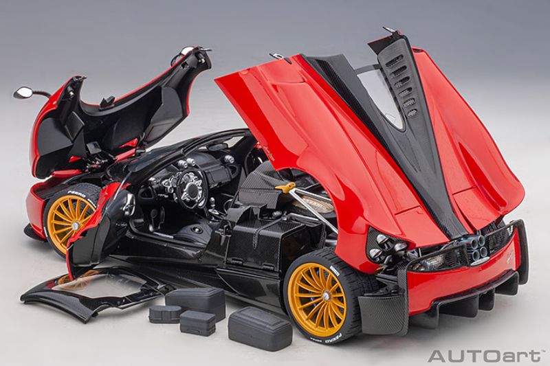AUTOart Diecaset Car - 1/18 Pagani Huayra R/ster Red