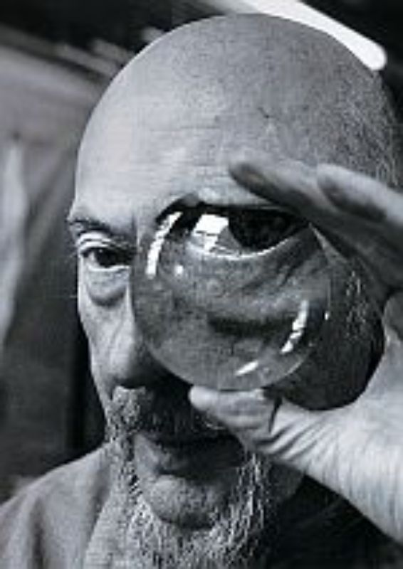 Insightful book on Len Lye's modernist artistry, featuring essays that explore his films, sculptures, and multi-faceted creativity.