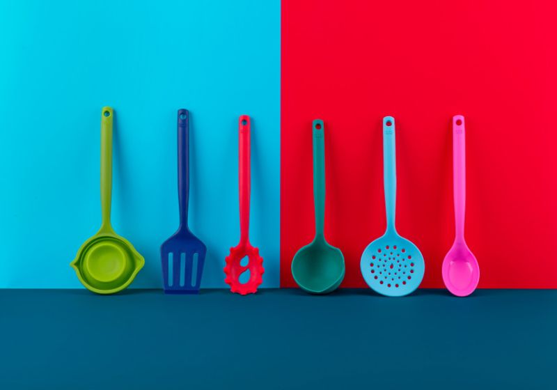 Tasty Silicone Spoon: versatile, heat-resistant, ergonomic spoon with measurement indicators, ideal for cooking and serving.