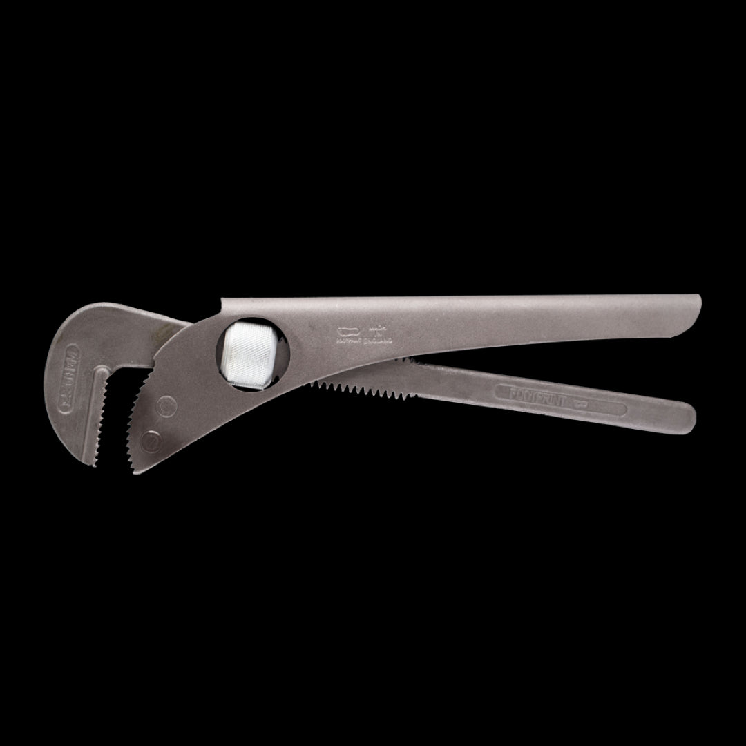 FOOTPRINT 300mm Pipe Wrench with thumbturn for one-handed adjustments, durable teeth, and secure grip for plumbing tasks.