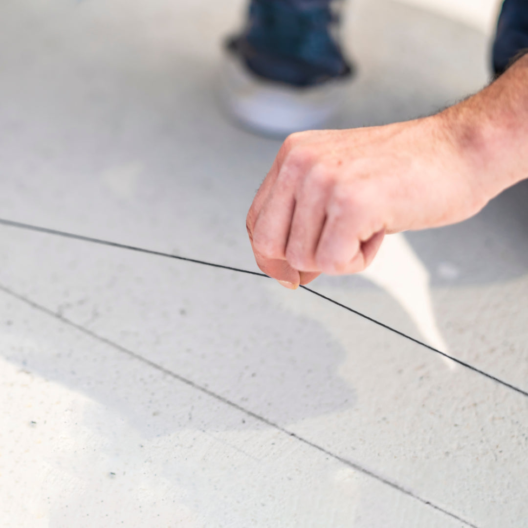 KESON ProChalk® Semi-Permanent Black Marking Chalk for durable, precise outdoor markings in a 227g bottle.