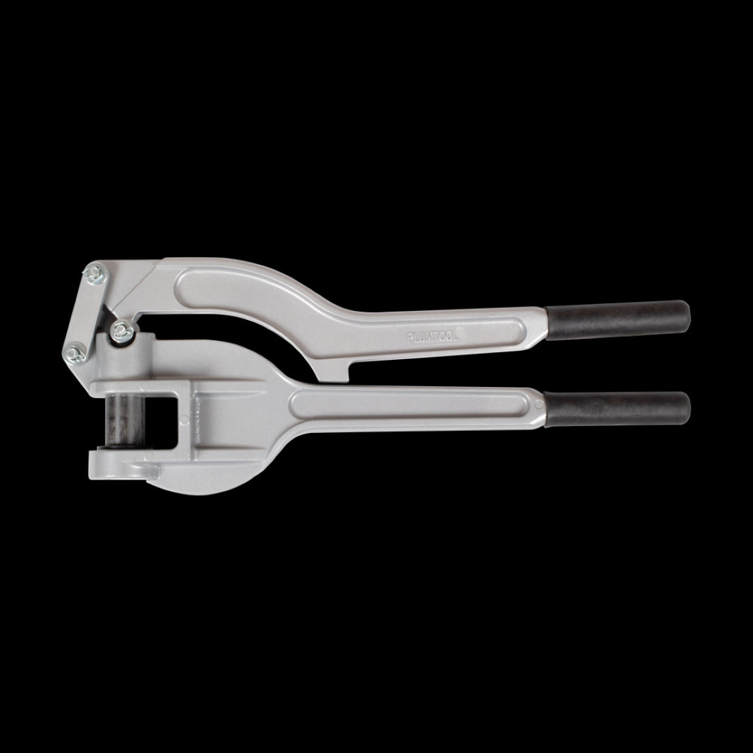 PLUMTOOL 34mm Stud Punch: lightweight tool for precise 34mm holes in 0.5mm steel studs, ideal for contractors and plumbers.