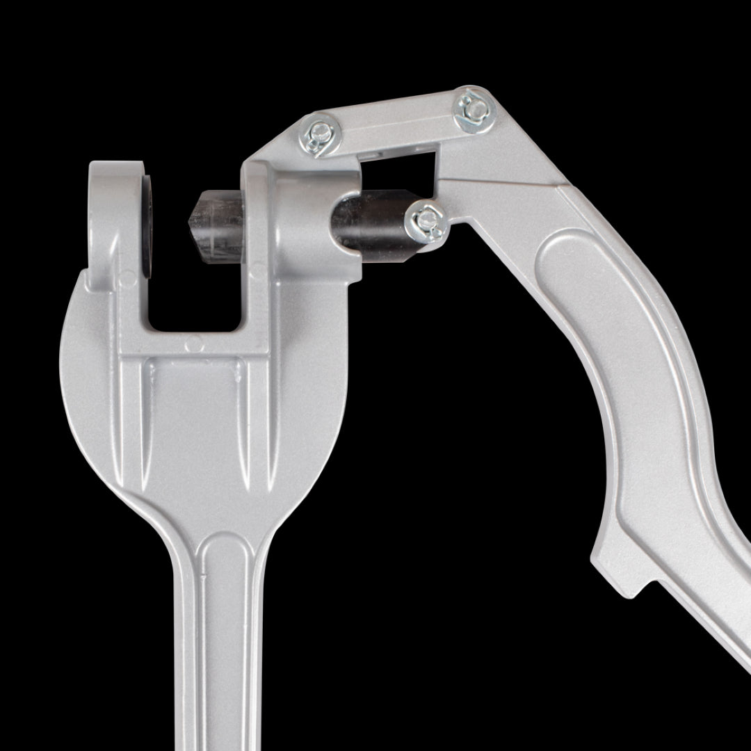 PLUMTOOL 34mm Stud Punch designed for precise cutting of 34mm holes in 0.5mm steel studs, lightweight and portable for on-site use.