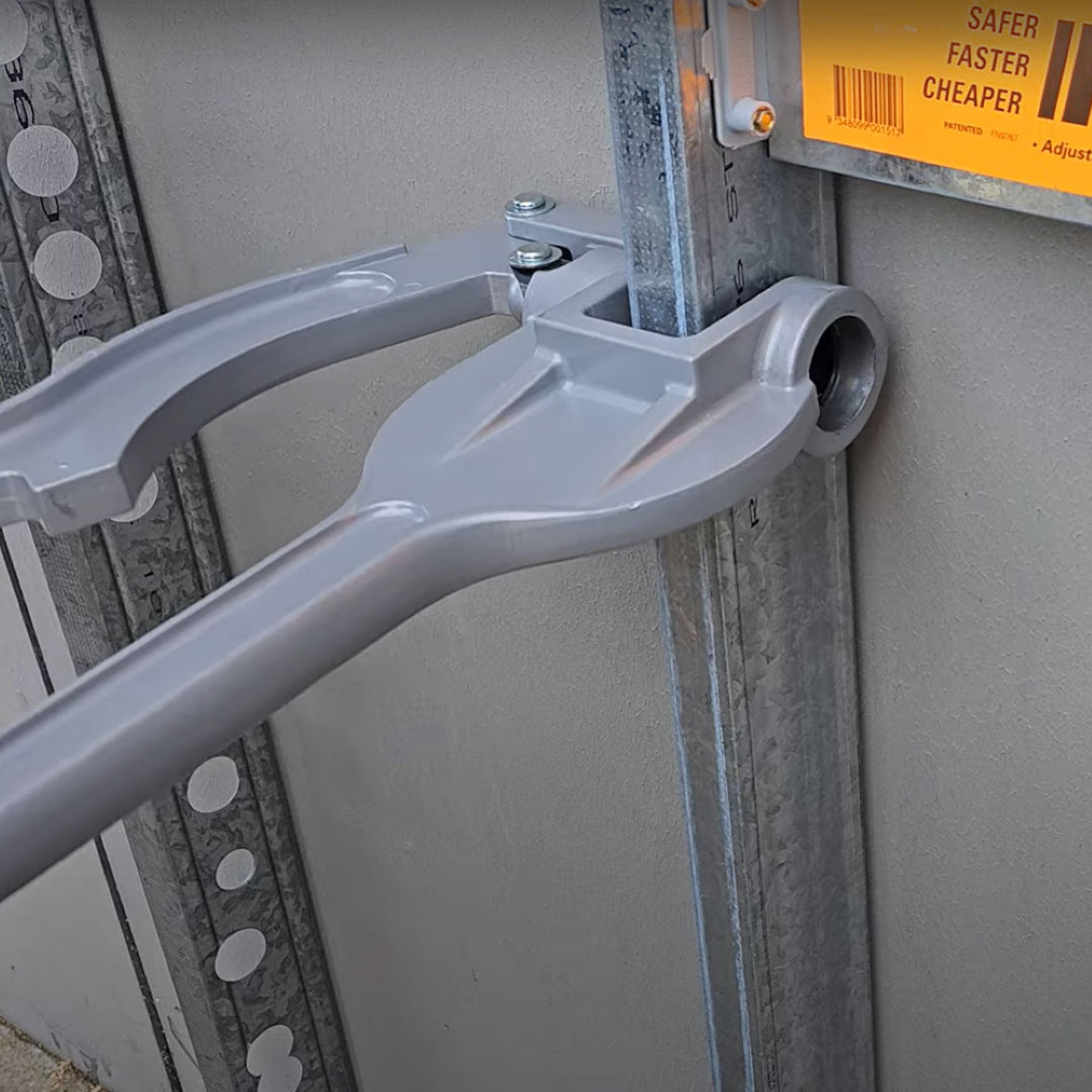 PLUMTOOL 34mm Stud Punch for precise 34mm hole cuts in 0.5mm steel studs, lightweight, portable, and efficient.