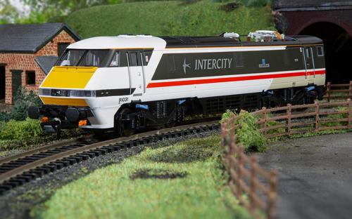 Hornby Trains - BR Intercity Cl91Sir H Royce