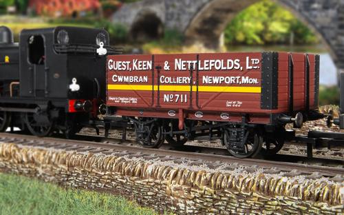 Hornby Trains - Gst Kn & Nttlflds 7 Plank Wgn