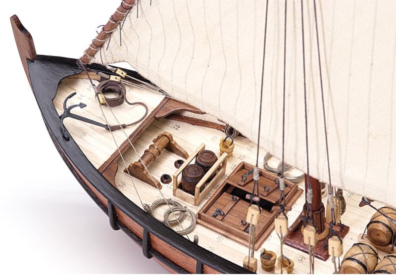 Detailed 1/65 scale model of La Niña caravel with precision laser-cut parts, brass fittings, and hand-sewn sails.