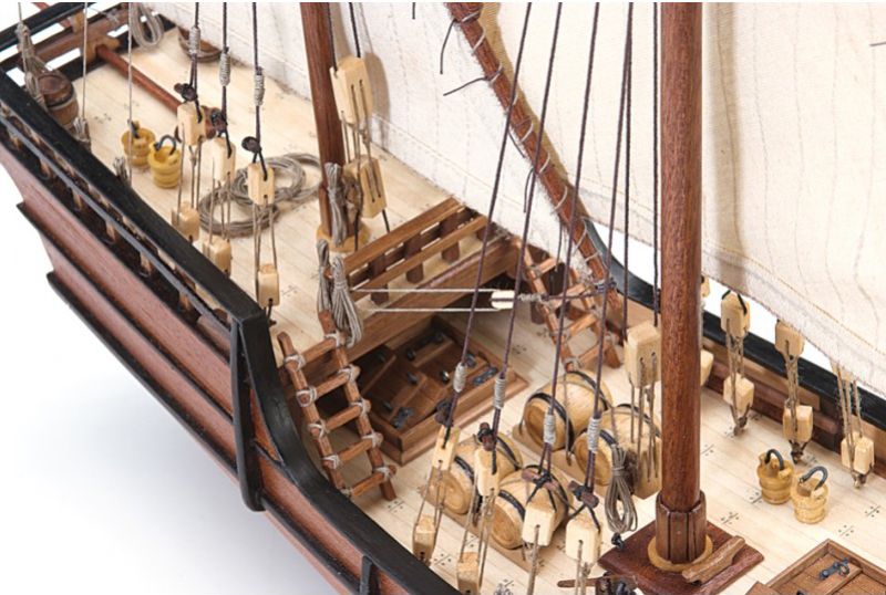 Detailed 1/65 scale model of La Niña, featuring laser-cut parts, brass fittings, and hand-sewn sails for collectors and hobbyists.
