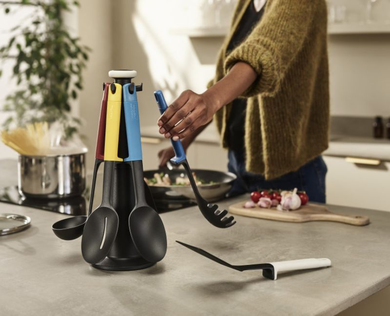 Joseph Joseph Elevate Carousel 6-Piece set featuring heat-resistant utensils with innovative design for enhanced kitchen hygiene.