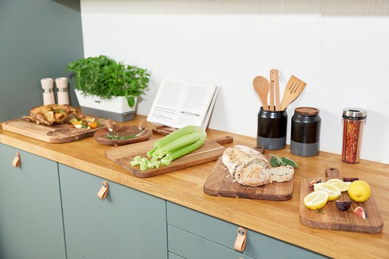 Board-w-Handle-Cole-and-Mason-Barkway-Acacia-Large