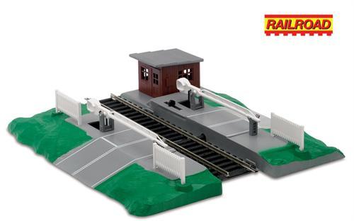 Hornby RailRoad Level Crossing R8259