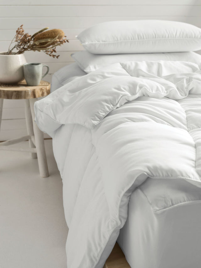 Comfy Duvet Inner by Savona, single size 140x210cm, featuring lightweight 380 GSM microfibre for cozy warmth and comfort.