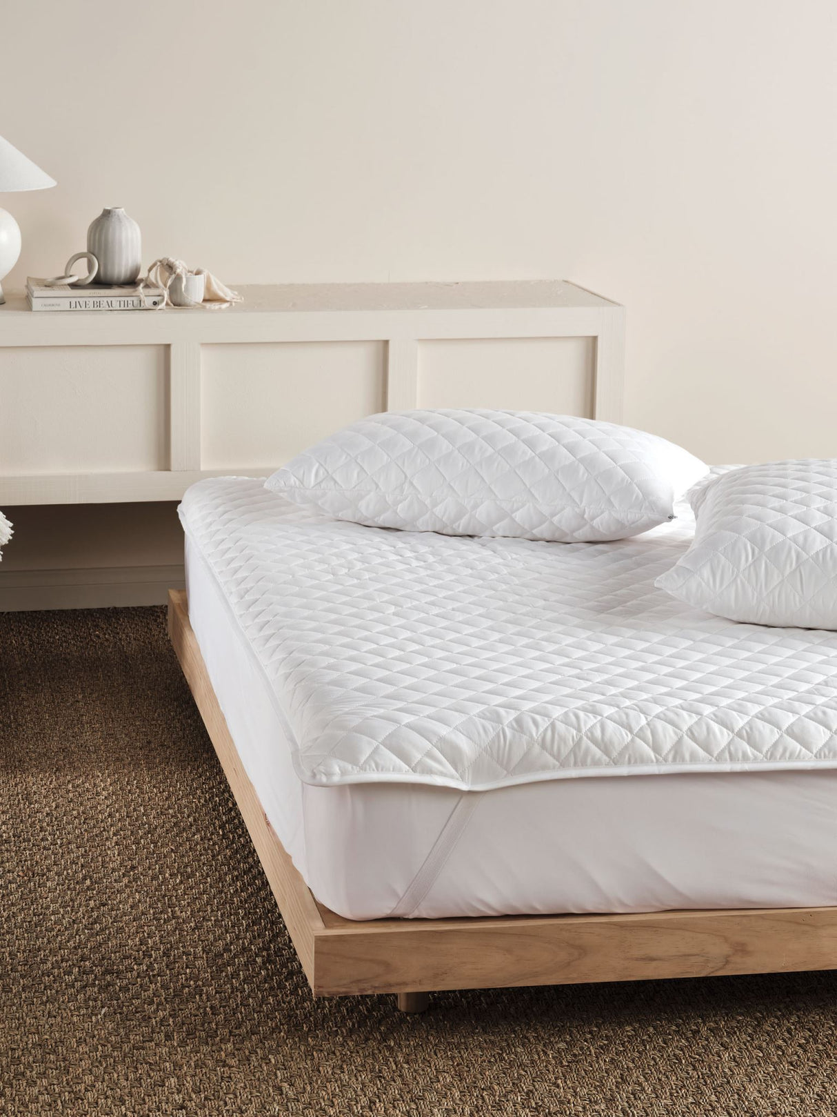 Comfy Super King mattress protector by Savona with soft polyester fill for comfort and hypoallergenic protection.