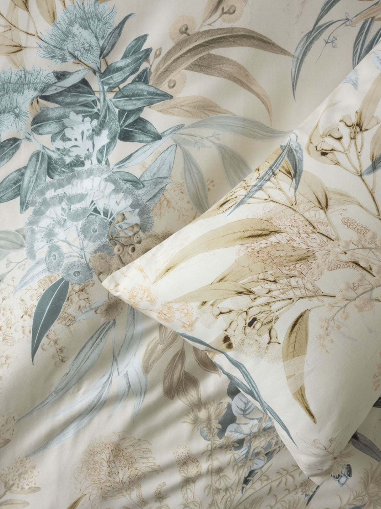 Queen - Sorrento Duvet Cover Set by Savona