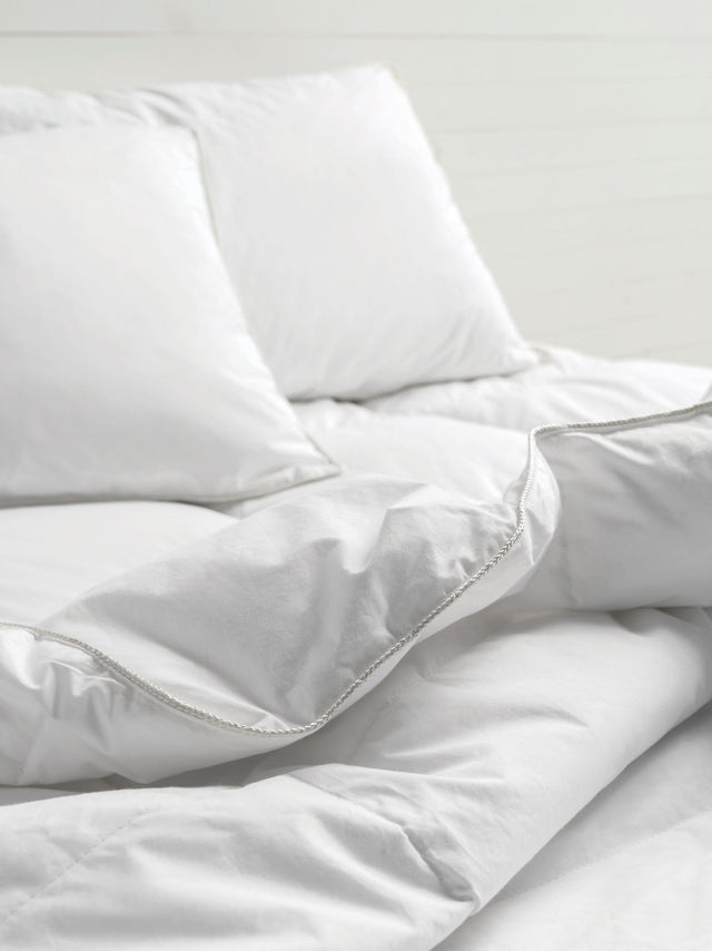Luxurious white king-sized duvet inner by Savona, lightweight, fluffy, and machine washable for year-round comfort.