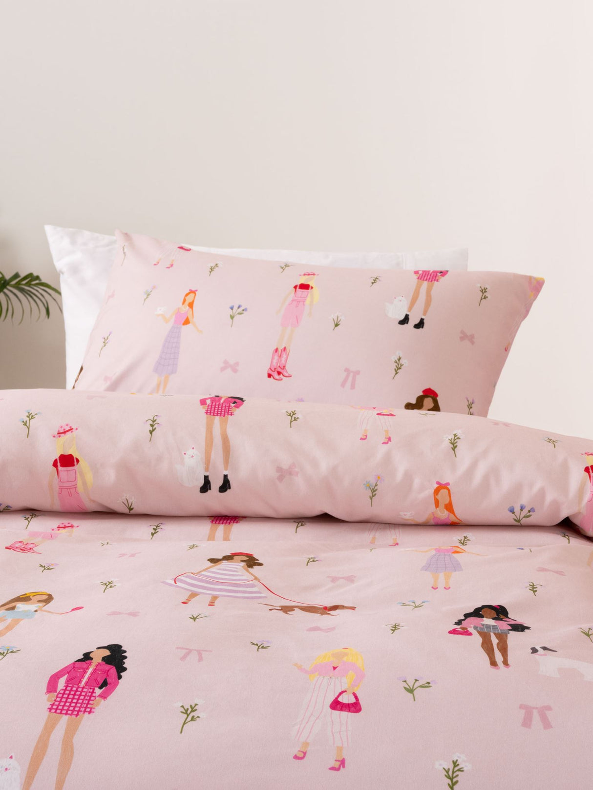 Single Duvet Cover Set - Runway Ready Duvet Cover Set by Squiggles - Candyfloss