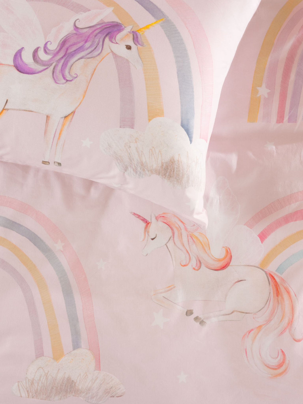 Single duvet cover set featuring whimsical unicorns, rainbows, and stars on a pink background for a magical bedroom decor.