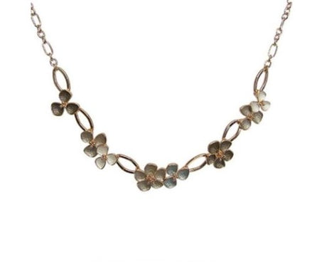 Rose gold necklace featuring daisy designs, 46 cm length with 7 cm extension, blending elegance and nature.