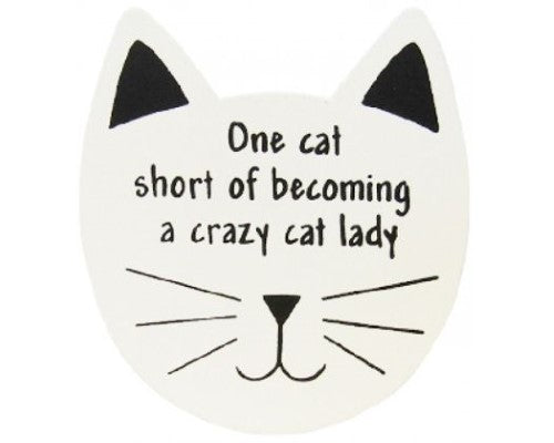 Charming cat head magnet for cat lovers, measuring 6.5 x 7.5 cm, perfect for holding notes and decorating spaces.