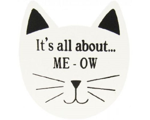 Cute cat head magnet for messages, 6.5 x 7.5 cm, perfect for displaying reminders and adding feline charm.