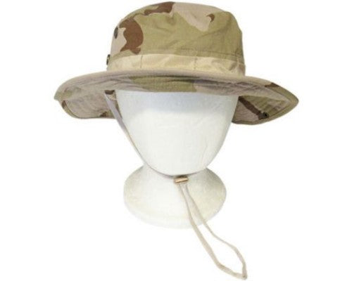 Wide brim UK camo hat with 7 cm brim, chin strap, ideal for outdoor activities like hunting and hiking.