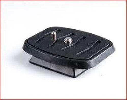 Quick release plate for INCA I5858D tripod, enhancing stability and convenience for photographers and videographers.