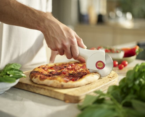 Ringo Pizza Wheel by Joseph Joseph, featuring a sharp stainless-steel blade and ergonomic handle for effortless slicing.