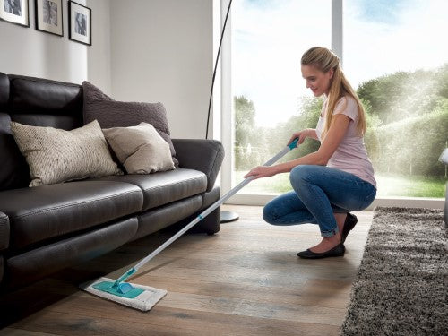 Leifheit Floor Wiper Classic XL Telescope with microfibre cover and adjustable handle for efficient floor cleaning.