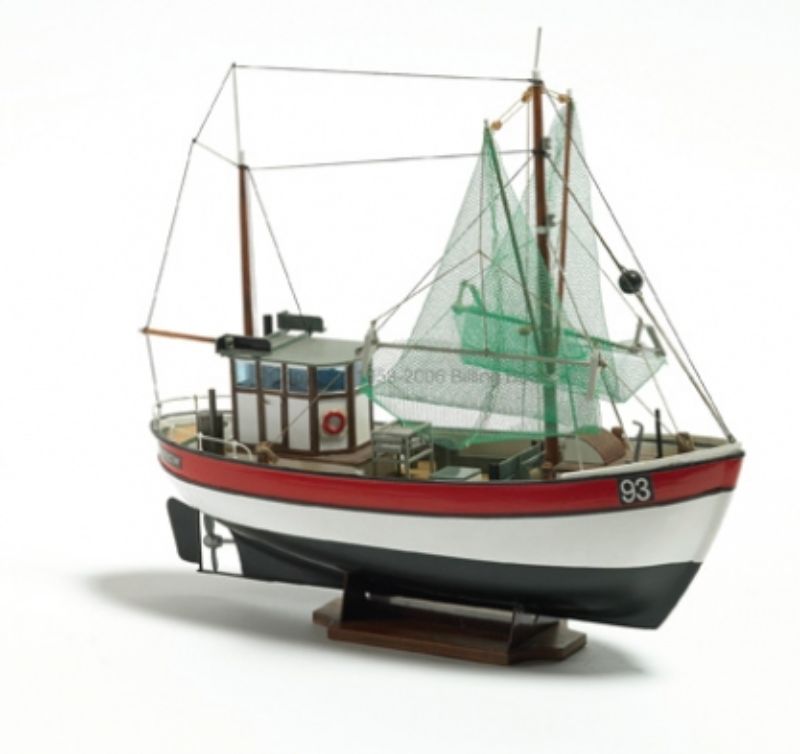1/60 Rainbow Cutter model kit, a beginner-friendly wooden shrimp cutter replica from the 1960s, complete with detailed equipment.