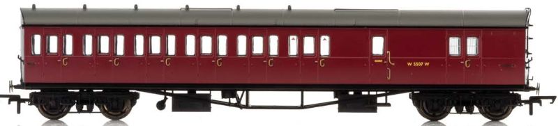 Hornby BR Collett 57' BE D98 6CC LH model train, featuring detailed bow-ended design and six compartments for Era 4 layouts.