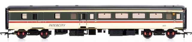 Hornby BR Intercity Mk2F Brake 2nd Open 9525 model train, 1/76 scale, features intricate detailing for realistic railway layouts.